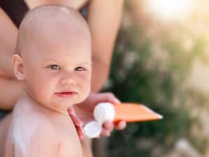Bebekler ve Çocuklar İçin Doğru Güneş Koruyucu Kremi Nasıl Seçilir