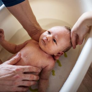 Bebek Banyosu İçin Dikkat Etmeniz Gereken Tüm Detaylar