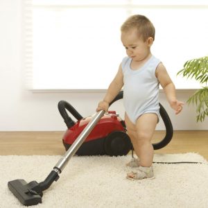 Yürümeye Başlayan Çocukla Ev Temizliği Nasıl Yapılır?